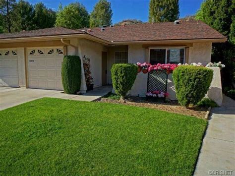 26855 Oak Branch Cir, Newhall, CA 91321 .